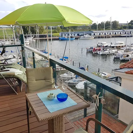 Ferienwohnung Yachthafenidyll - direkte Wasserlage am Hafen Karlshagen Exterior foto