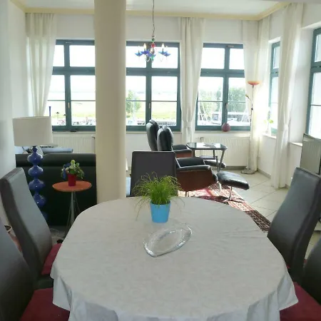 Ferienwohnung Yachthafenidyll - direkte Wasserlage am Hafen Karlshagen Exterior foto