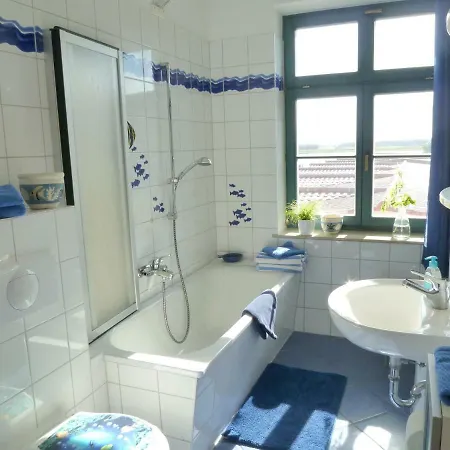 Ferienwohnung Yachthafenidyll - direkte Wasserlage am Hafen Karlshagen Exterior foto