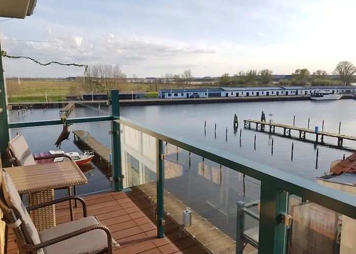 Ferienwohnung Yachthafenidyll - Direkte Wasserlage Am Hafen