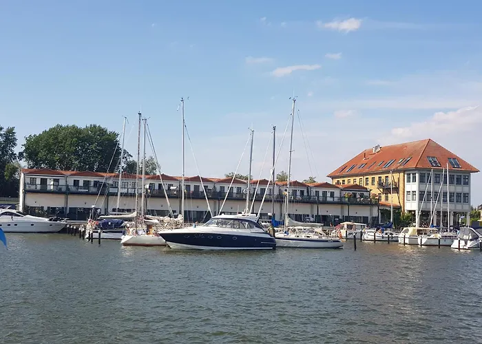 Ferienwohnung Yachthafenidyll - Direkte Wasserlage Am Hafen