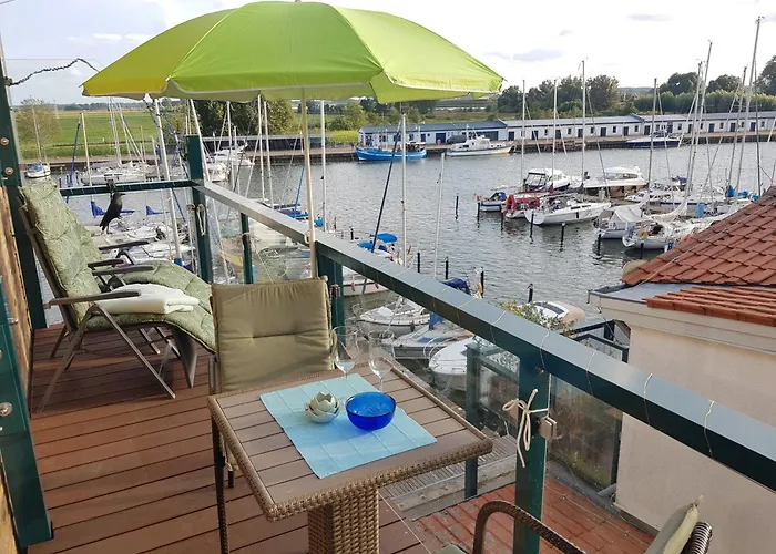 Ferienwohnung Yachthafenidyll - Direkte Wasserlage Am Hafen