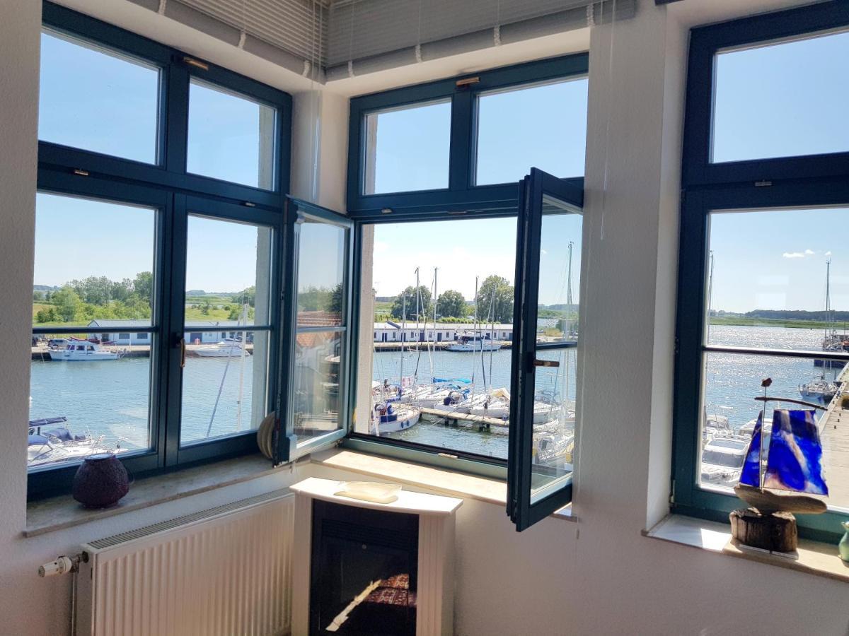 Apartment Ferienwohnung Yachthafenidyll - Direkte Wasserlage Am Hafen Karlshagen