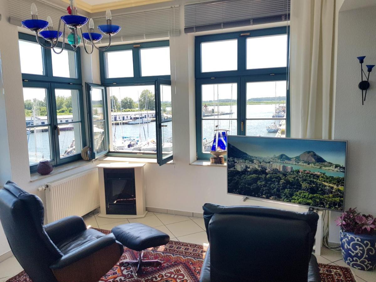 Ferienwohnung Yachthafenidyll - Direkte Wasserlage Am Hafen * Karlshagen
