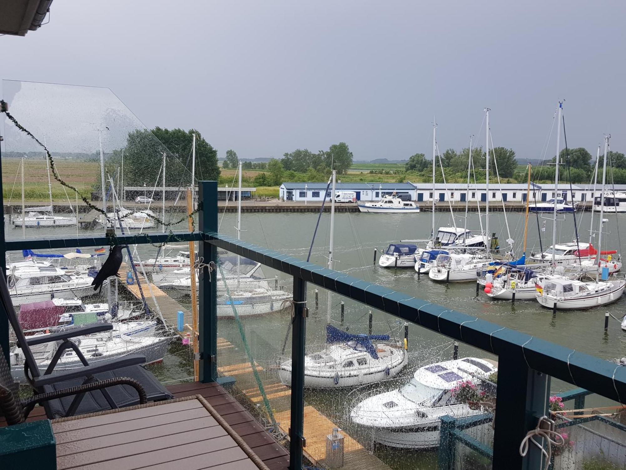 Ferienwohnung Yachthafenidyll - Direkte Wasserlage Am Hafen Apartment Karlshagen