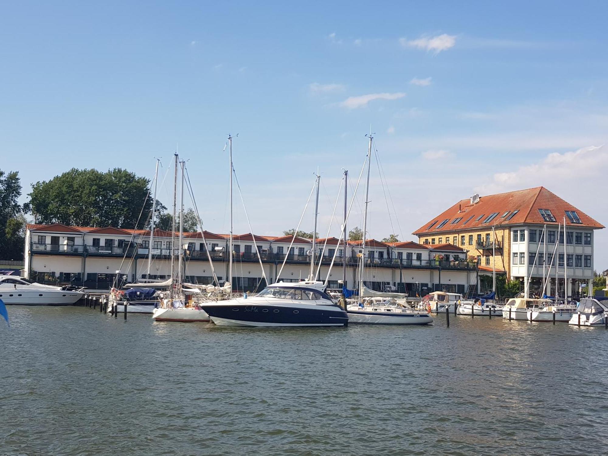 Ferienwohnung Yachthafenidyll - Direkte Wasserlage Am Hafen Apartment Karlshagen
