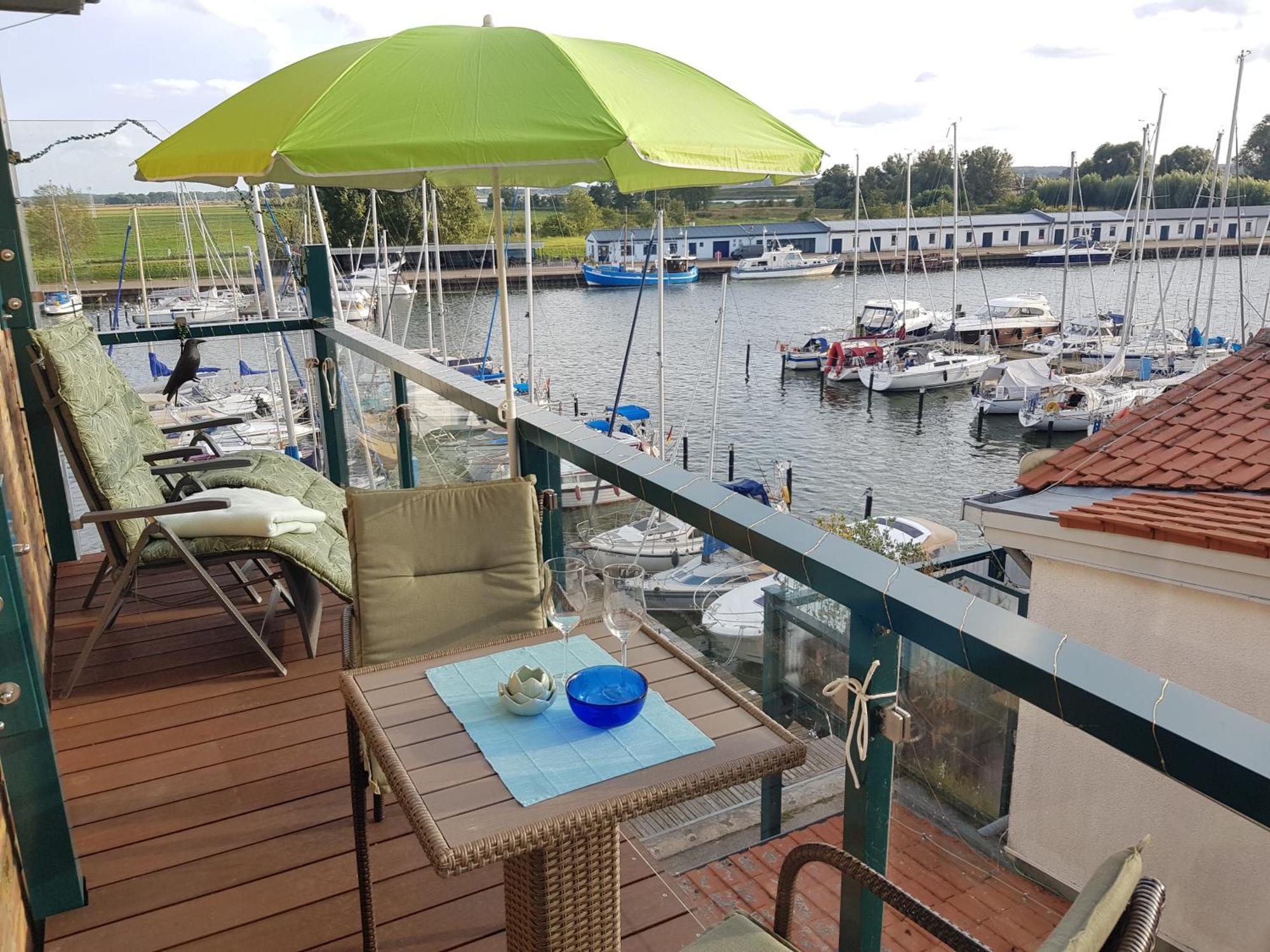 Apartment Ferienwohnung Yachthafenidyll - Direkte Wasserlage Am Hafen *