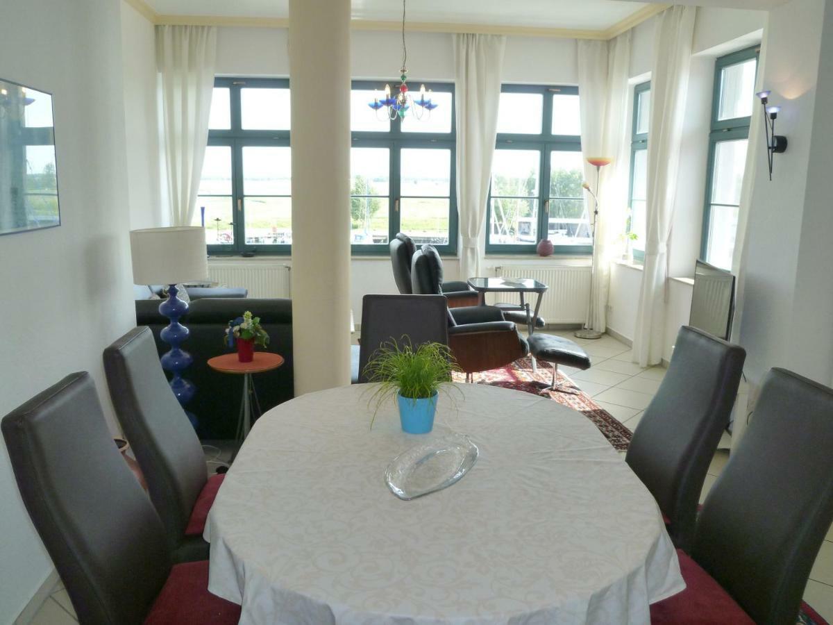 Ferienwohnung Yachthafenidyll - Direkte Wasserlage Am Hafen