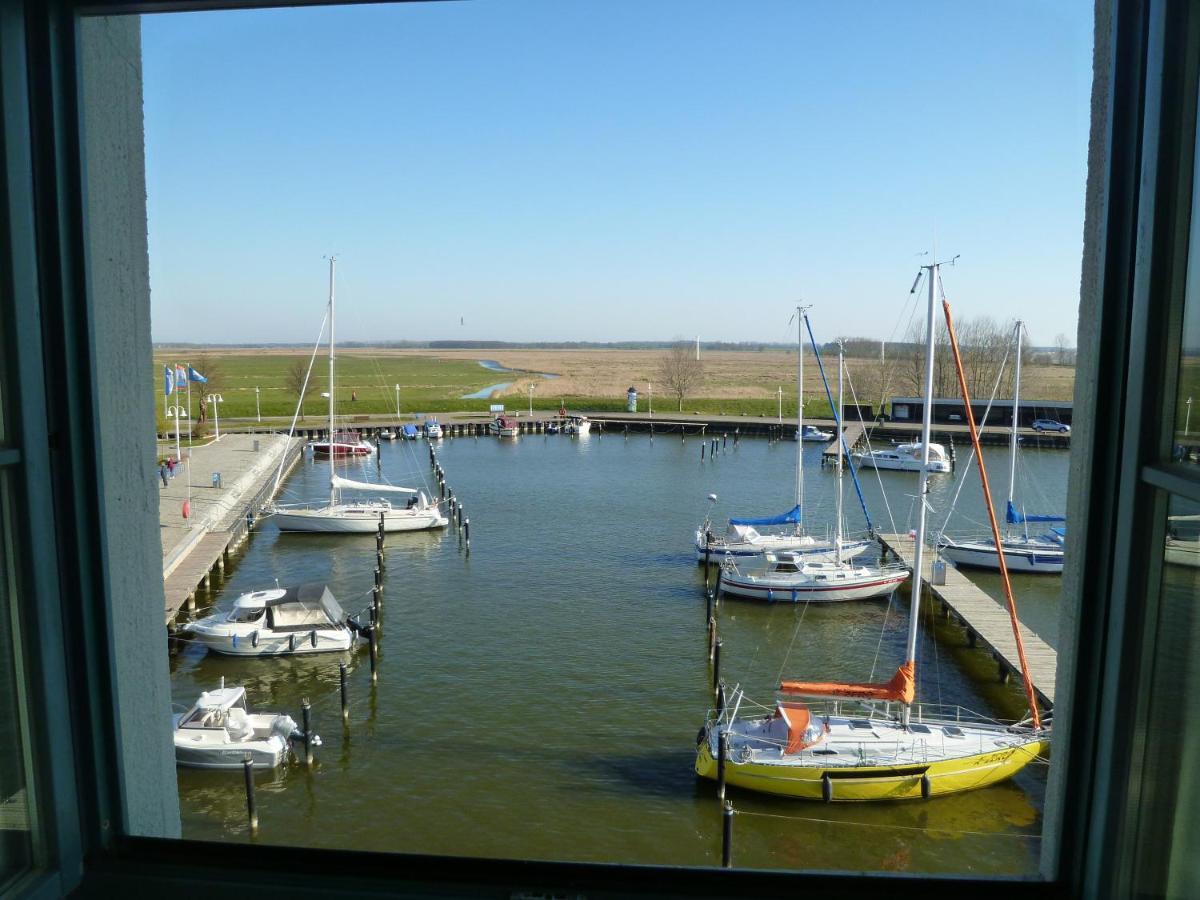 Ferienwohnung Yachthafenidyll - Direkte Wasserlage Am Hafen * Karlshagen