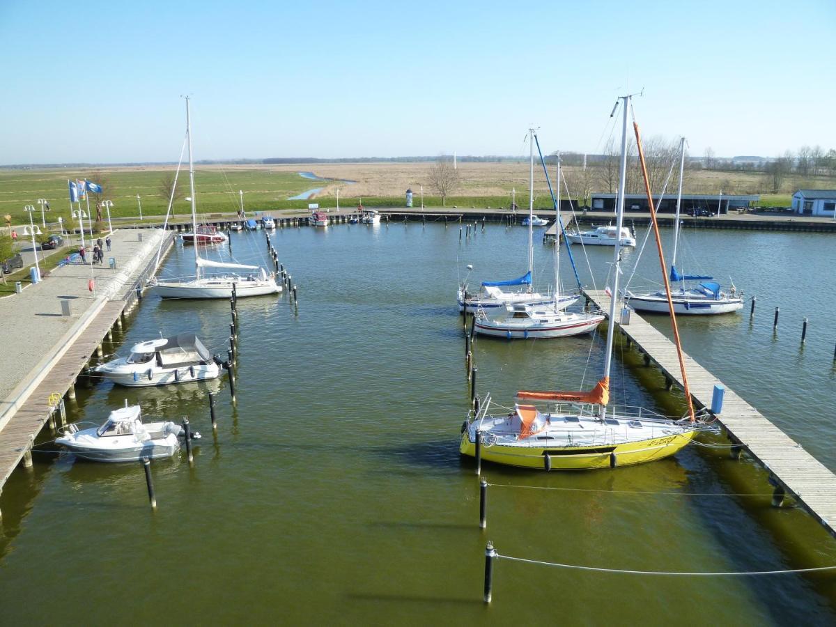 Ferienwohnung Yachthafenidyll - Direkte Wasserlage Am Hafen Apartment Karlshagen